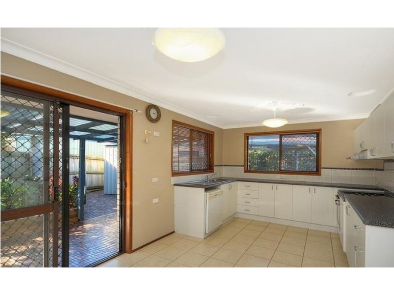 27 Birigun Street, Mermaid Waters QLD 4218