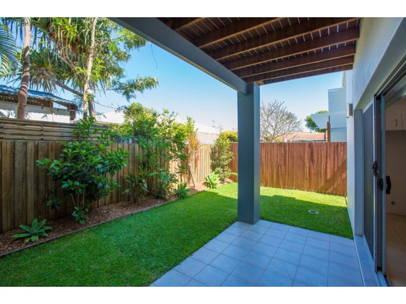 2/56 Albion Avenue, Miami QLD 4220