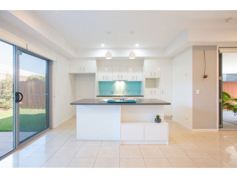 2/56 Albion Avenue, Miami QLD 4220