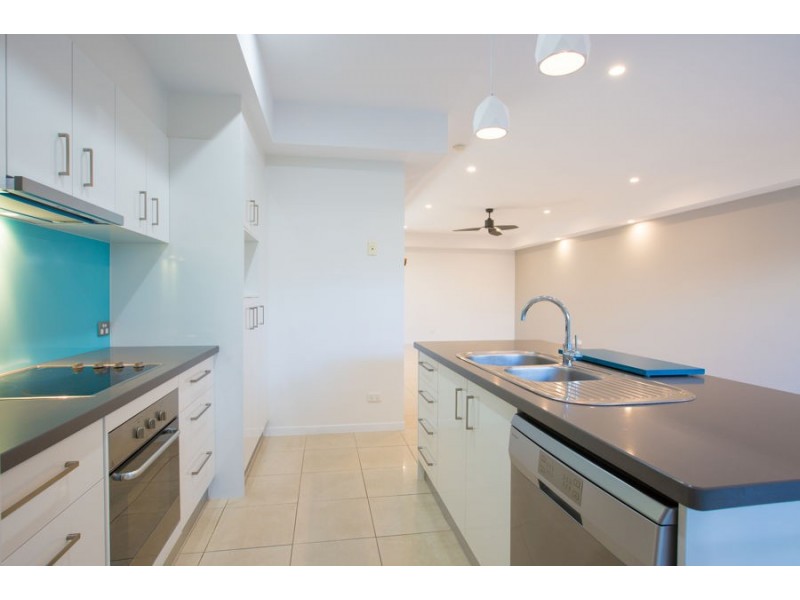 2/56 Albion Avenue, Miami QLD 4220