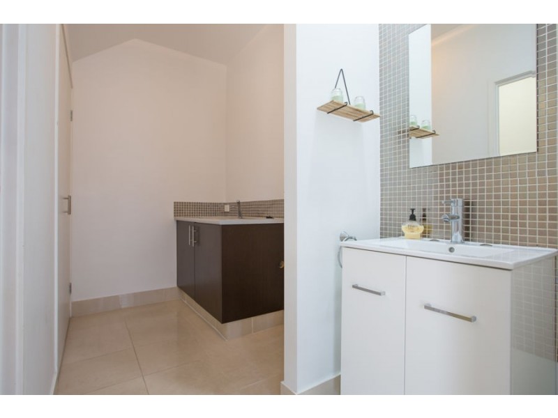 2/56 Albion Avenue, Miami QLD 4220