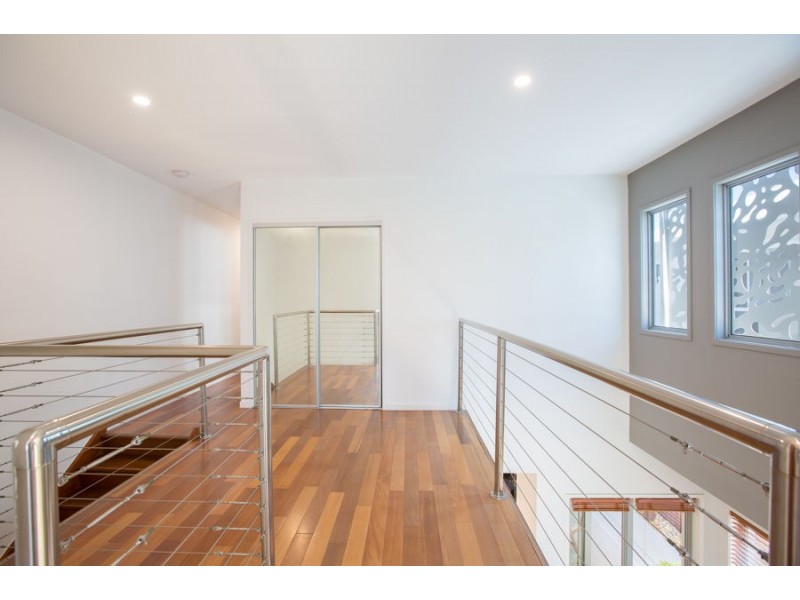 2/56 Albion Avenue, Miami QLD 4220