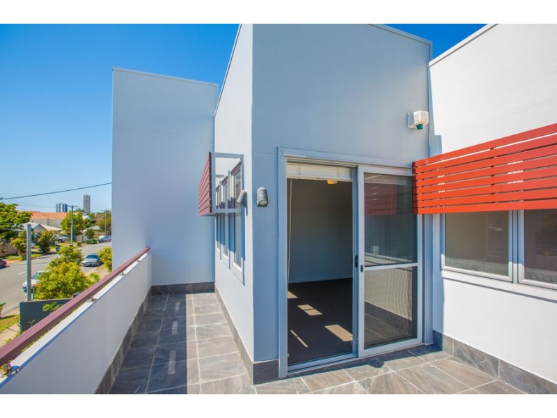 2/56 Albion Avenue, Miami QLD 4220