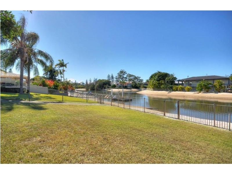 19 Bermuda Street, Broadbeach Waters QLD 4218