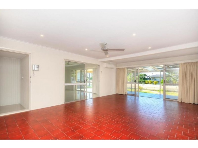 19 Bermuda Street, Broadbeach Waters QLD 4218