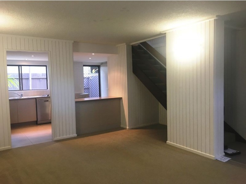 2/13 Chairlift Avenue East, Mermaid Beach QLD 4218