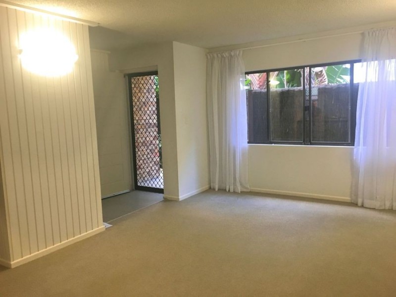 2/13 Chairlift Avenue East, Mermaid Beach QLD 4218