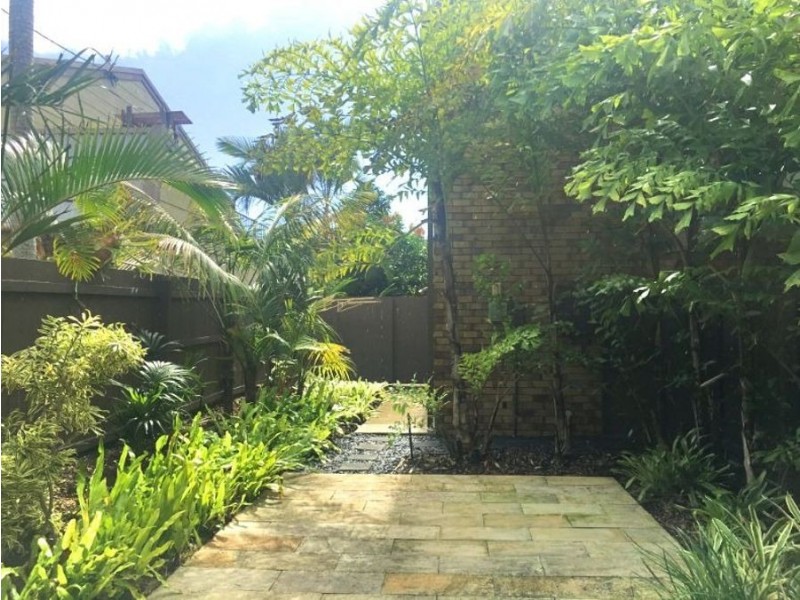 2/13 Chairlift Avenue East, Mermaid Beach QLD 4218