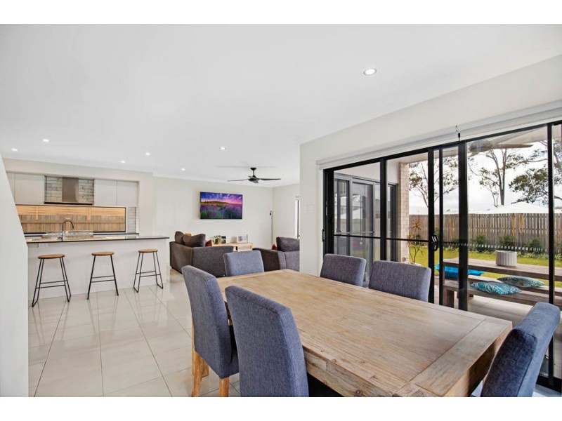 9 Vale Avenue, Arundel QLD 4214