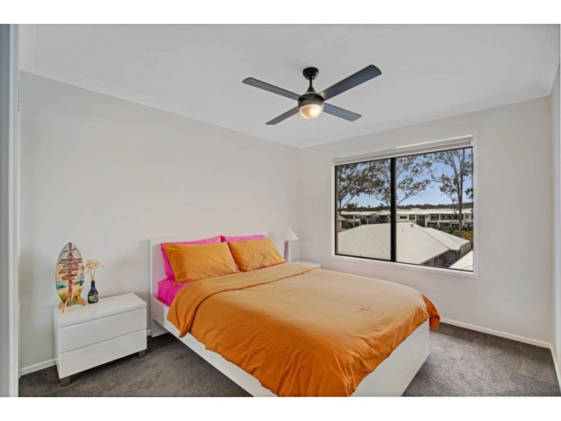 9 Vale Avenue, Arundel QLD 4214