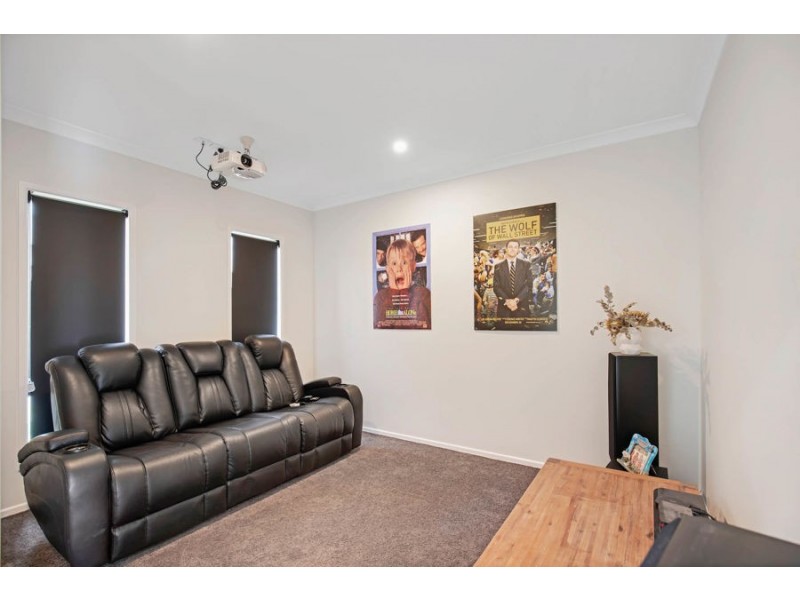 9 Vale Avenue, Arundel QLD 4214