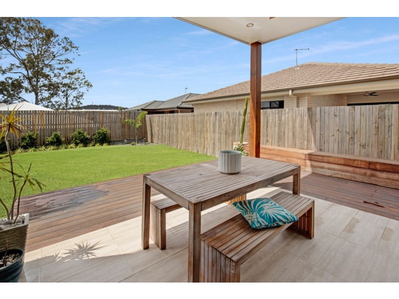 9 Vale Avenue, Arundel QLD 4214