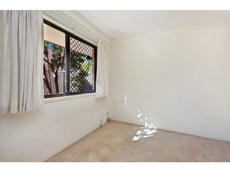 172 Barrier Reef Drive, Mermaid Waters QLD 4218