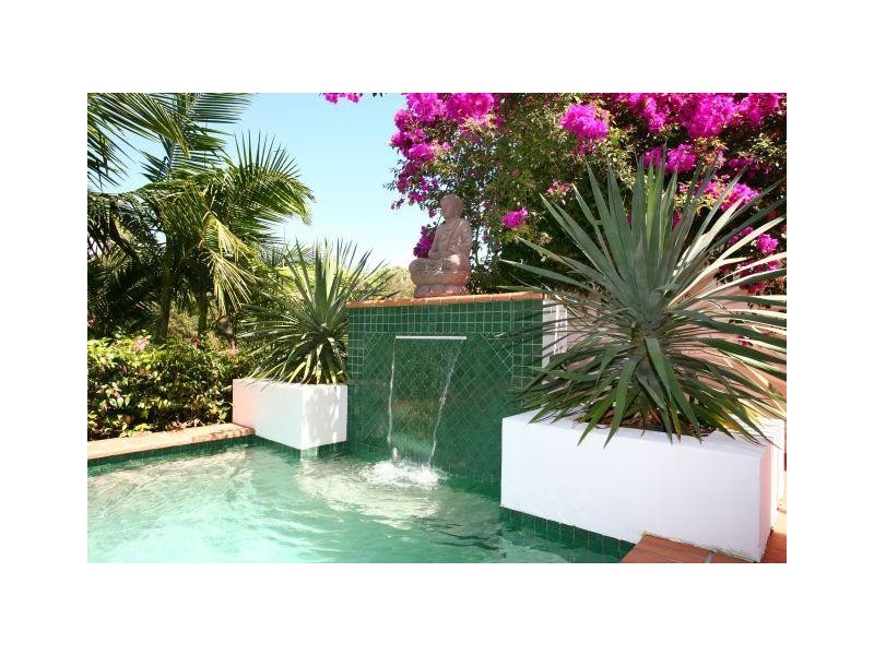 Clear Island Waters QLD 4226