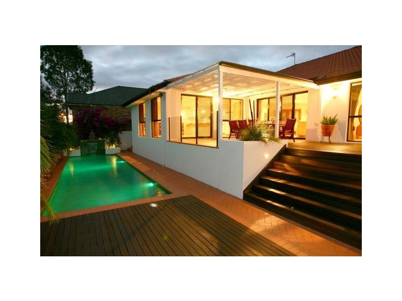 Clear Island Waters QLD 4226