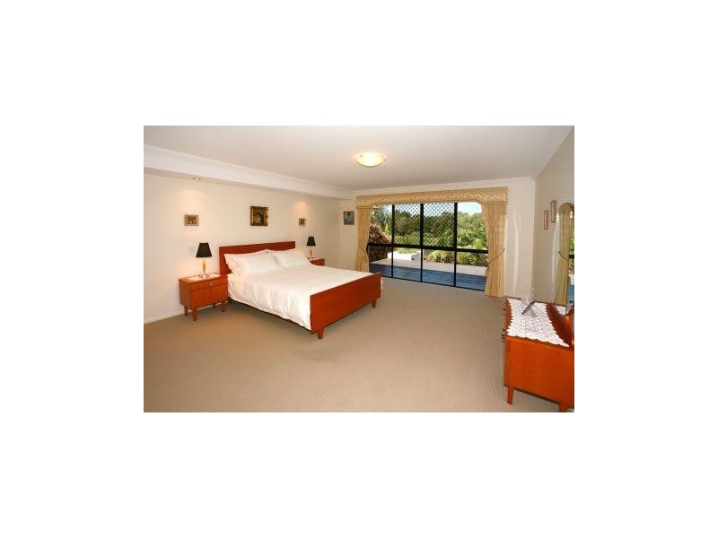 Clear Island Waters QLD 4226