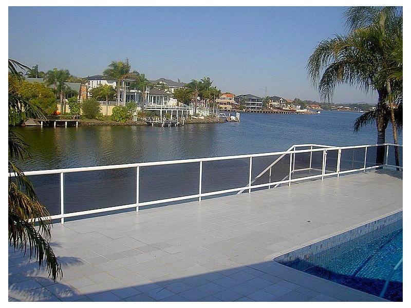 Clear Island Waters QLD 4226