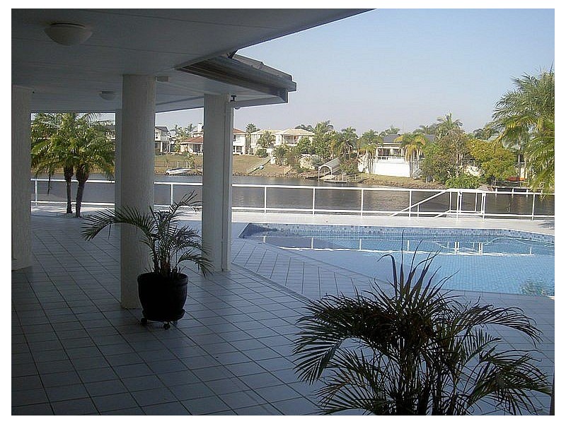 Clear Island Waters QLD 4226