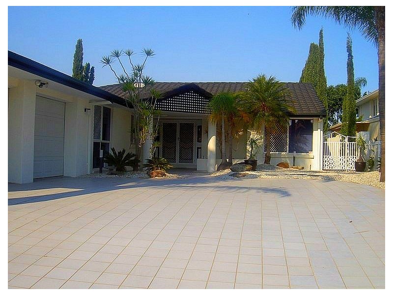 Clear Island Waters QLD 4226