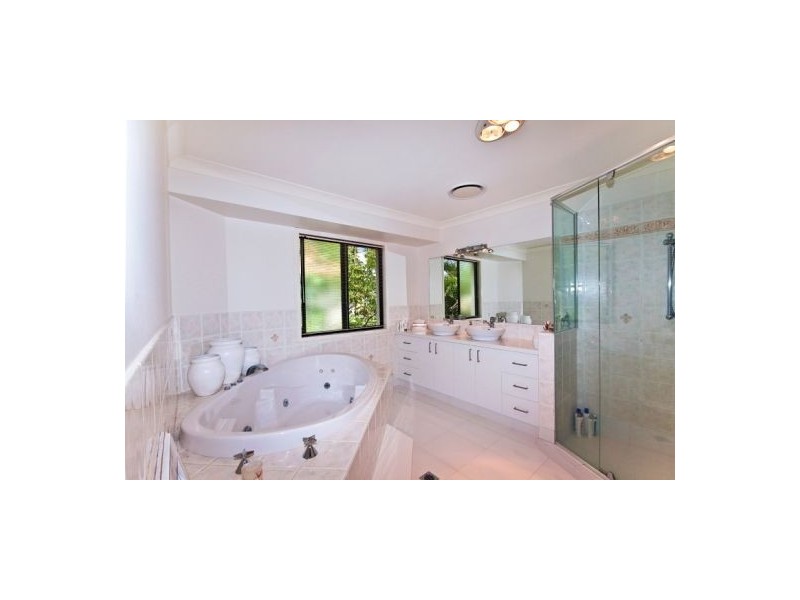 65 Bollard Circuit, Clear Island Waters QLD 4226