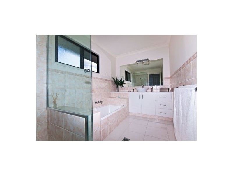 65 Bollard Circuit, Clear Island Waters QLD 4226