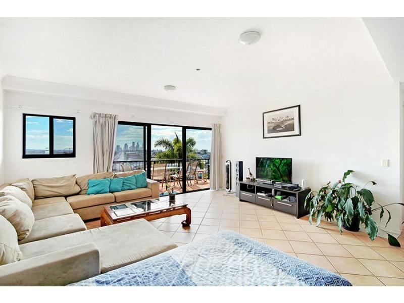 A18/1 Great Hall Drive, Nobby Beach QLD 4218