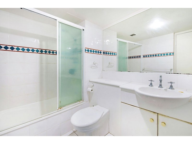 A18/1 Great Hall Drive, Nobby Beach QLD 4218