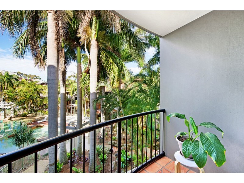 A18/1 Great Hall Drive, Nobby Beach QLD 4218
