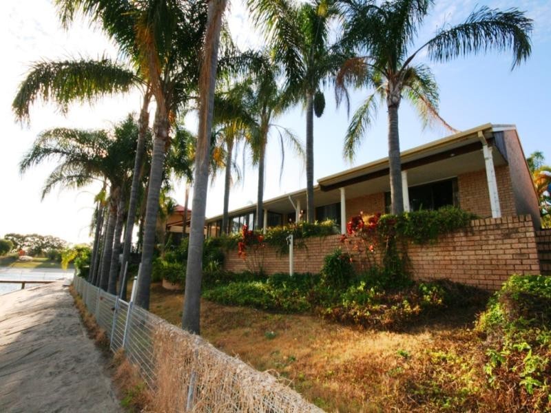 28 Bight Court, Mermaid Waters QLD 4218