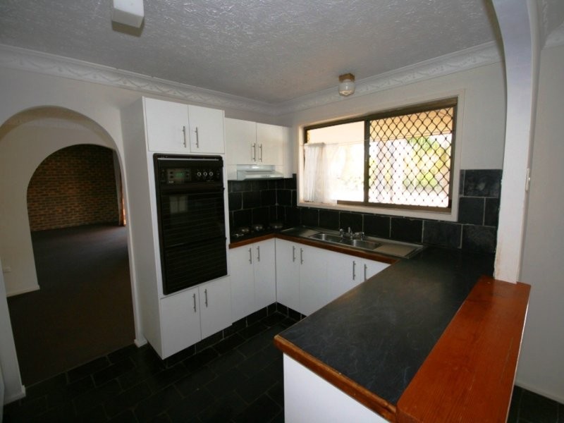 28 Bight Court, Mermaid Waters QLD 4218