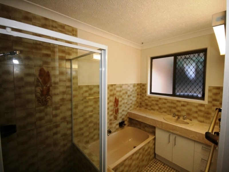 28 Bight Court, Mermaid Waters QLD 4218