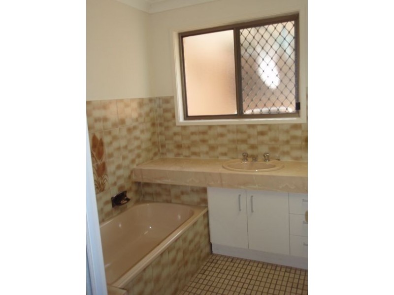 28 Bight Court, Mermaid Waters QLD 4218