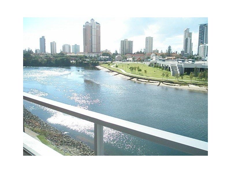 33 Freshwater Point, Broadbeach QLD 4218