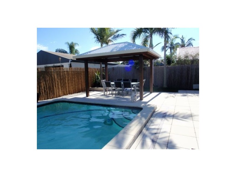 8 Splice Street, Mermaid Waters QLD 4218