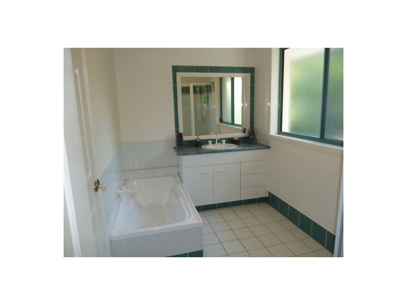 9/2 “Acacia Palms” Pappas Way, Carrara QLD 4211