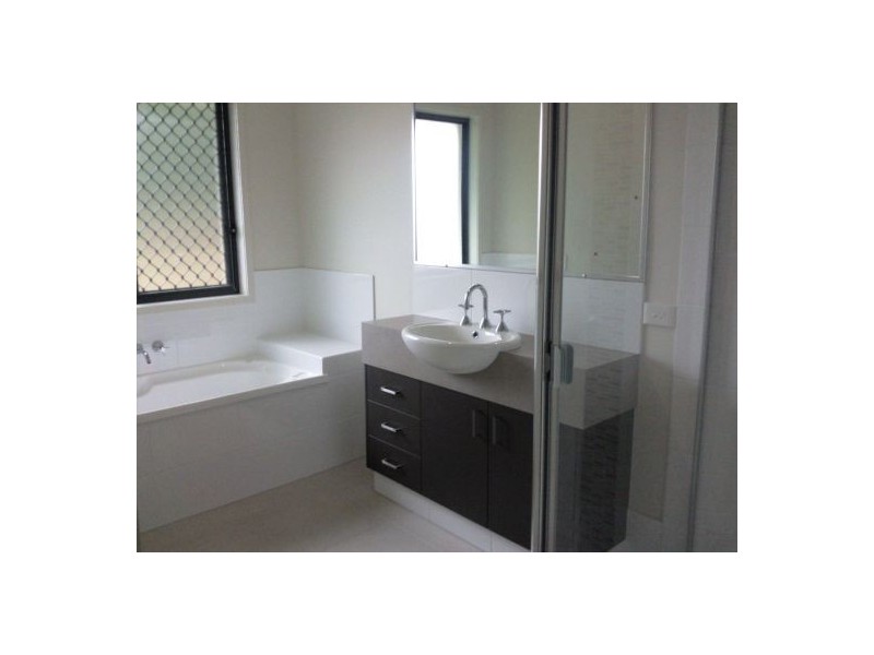 Pacific Pines QLD 4211