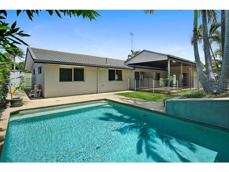 25 Frangipani Street, Miami QLD 4220