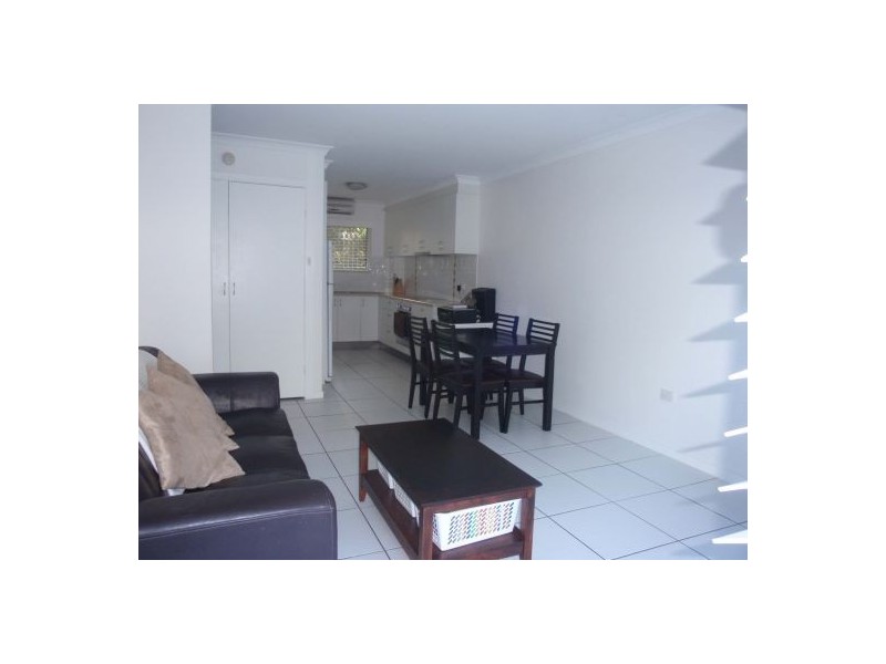 02/75 Old Burleigh Road, Broadbeach QLD 4218