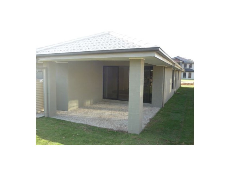 19 Hawkesbury Avenue, Pacific Pines QLD 4211