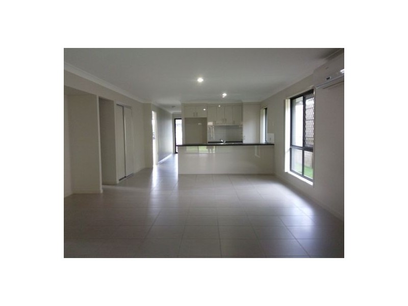 19 Hawkesbury Avenue, Pacific Pines QLD 4211