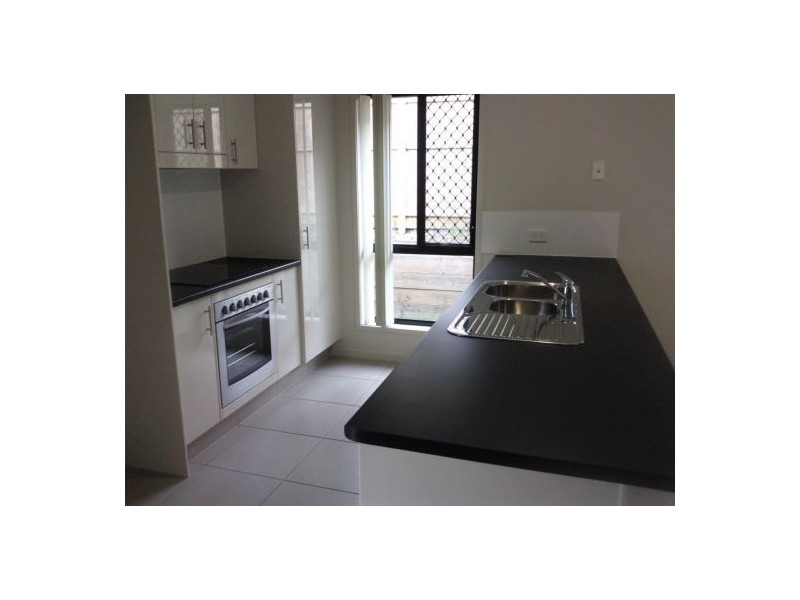 19 Hawkesbury Avenue, Pacific Pines QLD 4211