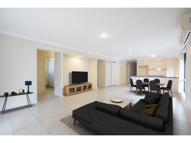 19 Hawkesbury Avenue, Pacific Pines QLD 4211