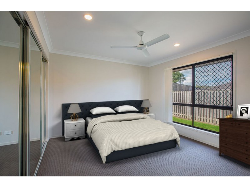 19 Hawkesbury Avenue, Pacific Pines QLD 4211