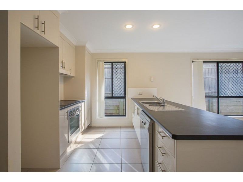 19 Hawkesbury Avenue, Pacific Pines QLD 4211