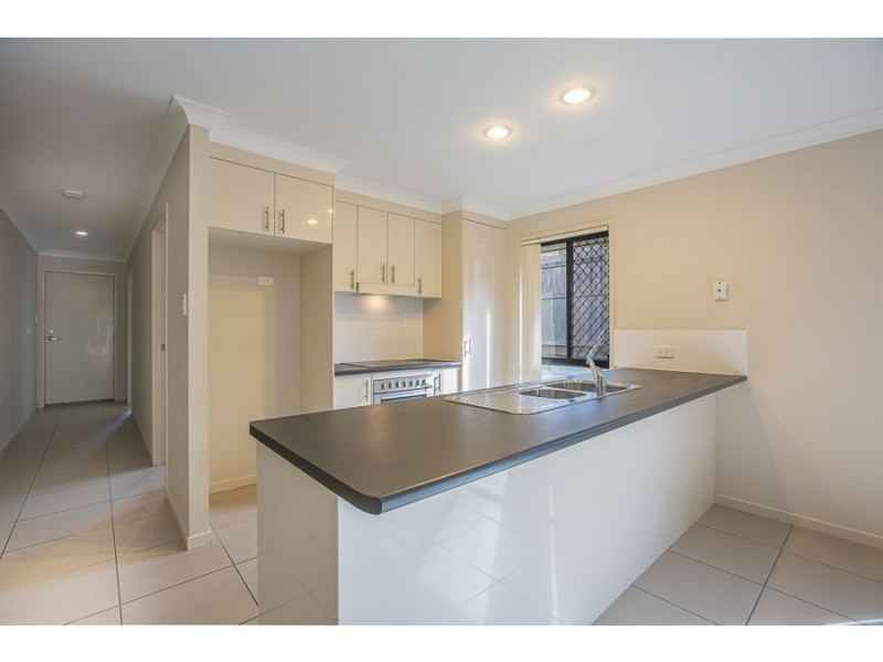 19 Hawkesbury Avenue, Pacific Pines QLD 4211