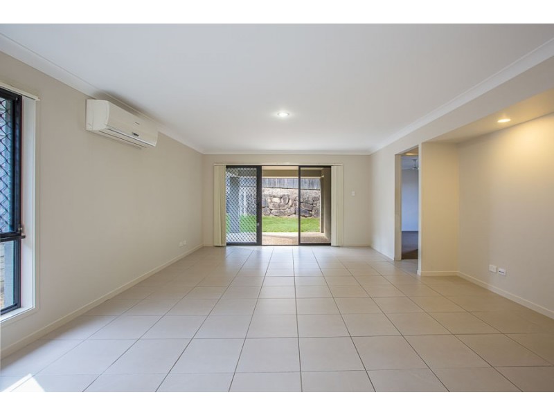 19 Hawkesbury Avenue, Pacific Pines QLD 4211