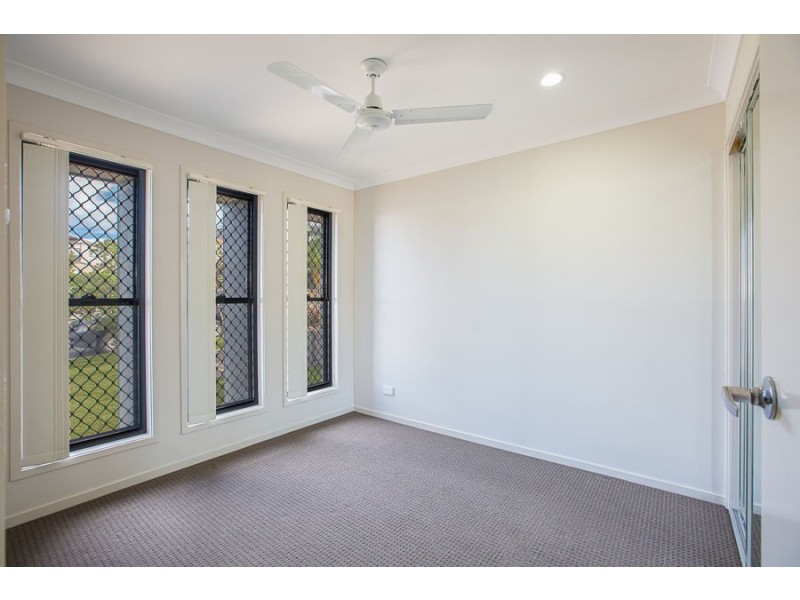 19 Hawkesbury Avenue, Pacific Pines QLD 4211