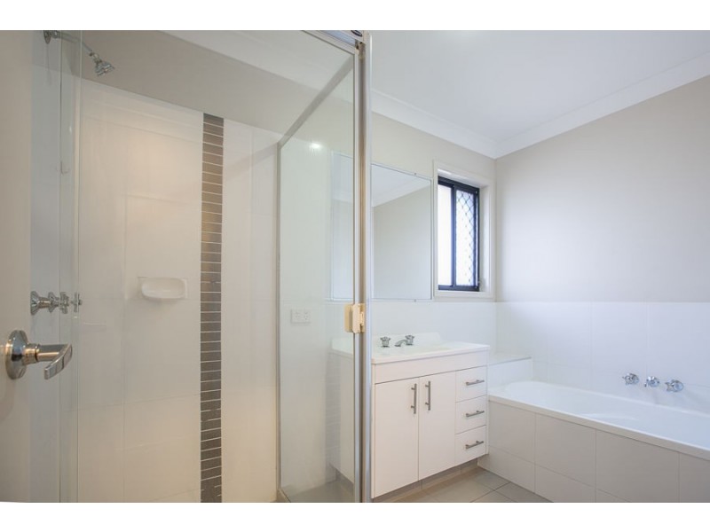 19 Hawkesbury Avenue, Pacific Pines QLD 4211