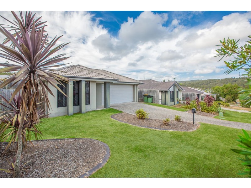 19 Hawkesbury Avenue, Pacific Pines QLD 4211