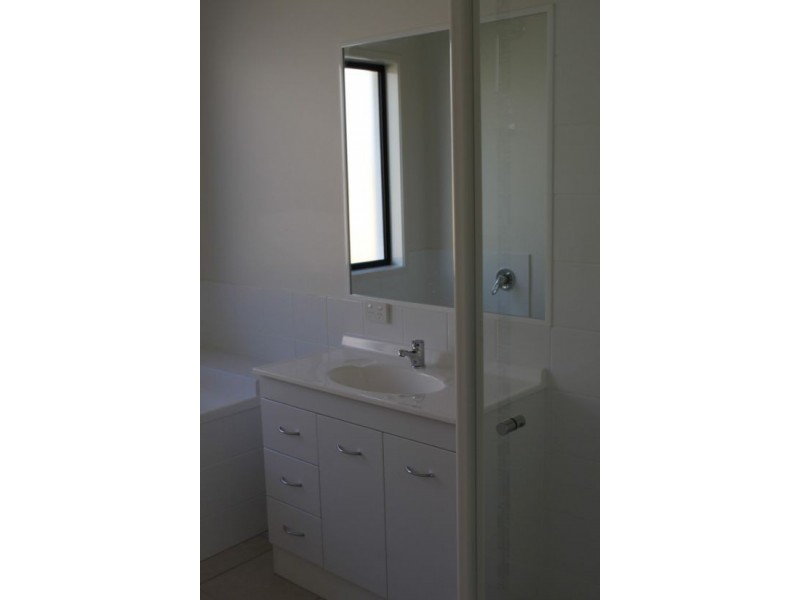 28 Pendraat Parade, Hope Island QLD 4212